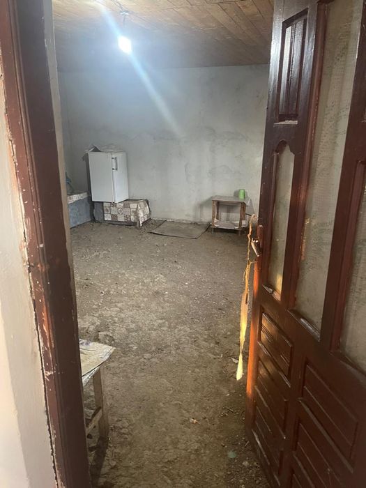 Casă locuibilă + 4.131 mp teren,județ Gorj, comuna Vladimir, sat Frasin.