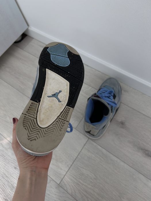 Jordan 4 Retro University Blue