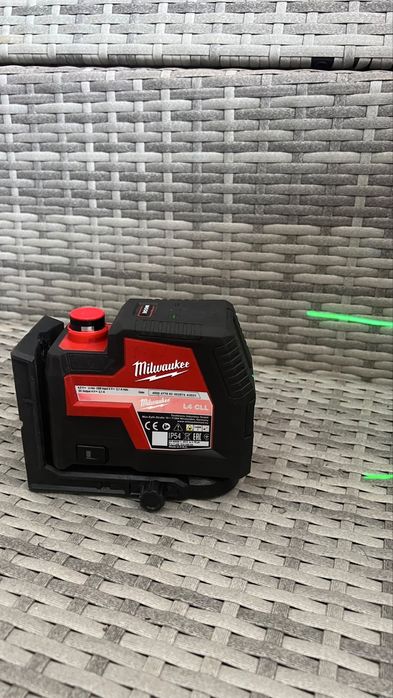 Laser milwaukee L4 CLL cu trepied TRP180
