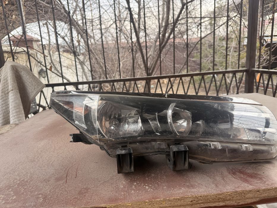 Фара от тойота Королла