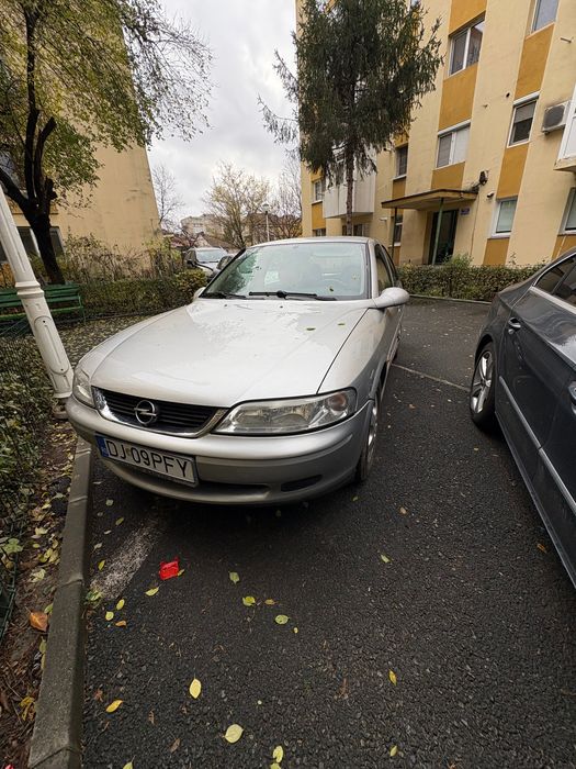 Vând Opel Vectra