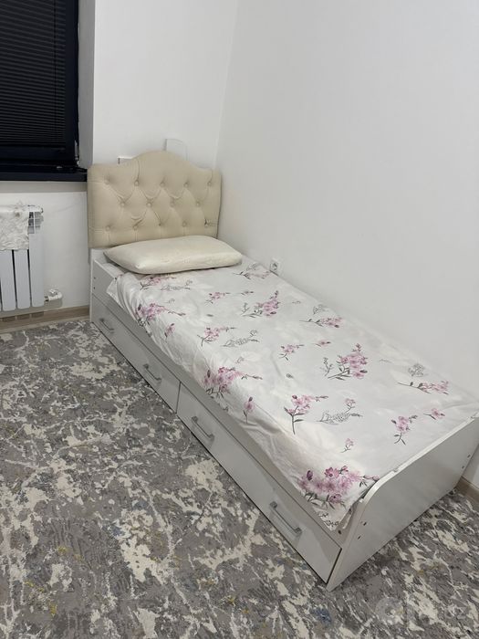 Bir kishilik divan