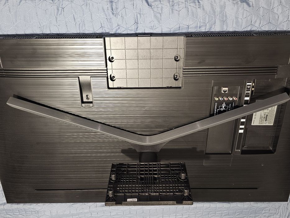 Продавам телевизор Samsung 50" модел UE50RU7402U