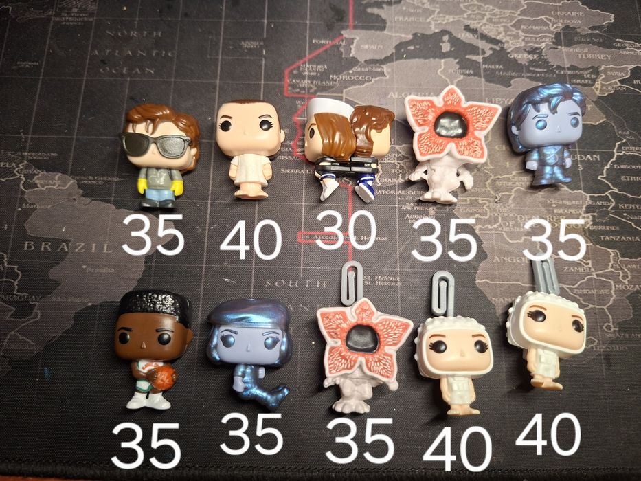 фигурки kinder очень страные дела