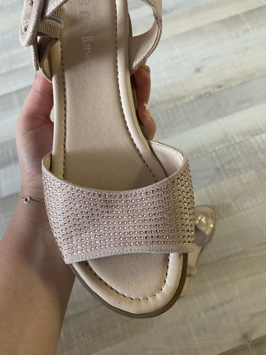 Дамски сандали в цвят пудра