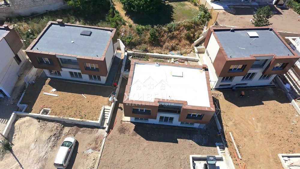 Нова триетажна къща, м-т Акчелар, РЗП: 240 кв.м, двор: 520 кв.м