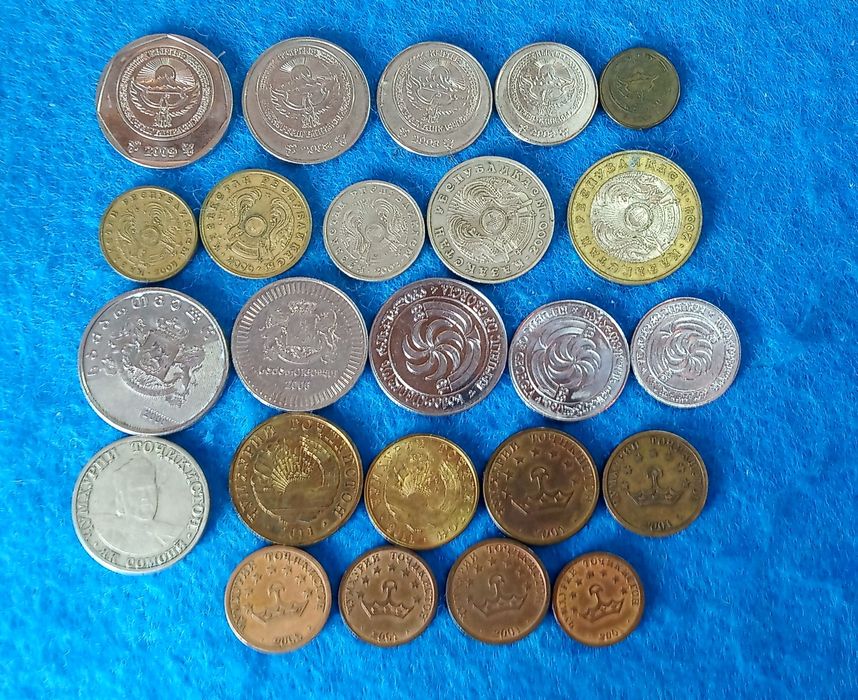 монеты разных стран 60 штук