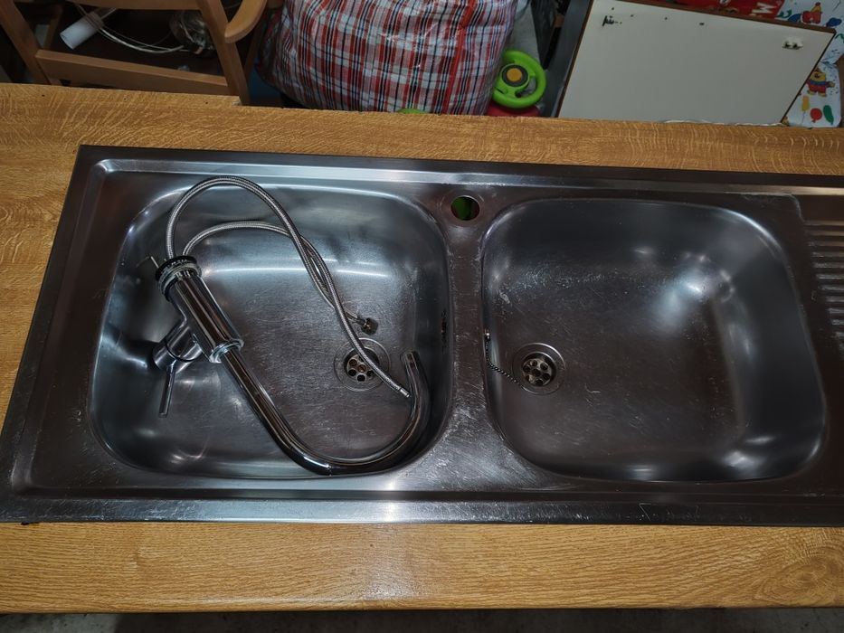 Mobila de bucătărie pe colt