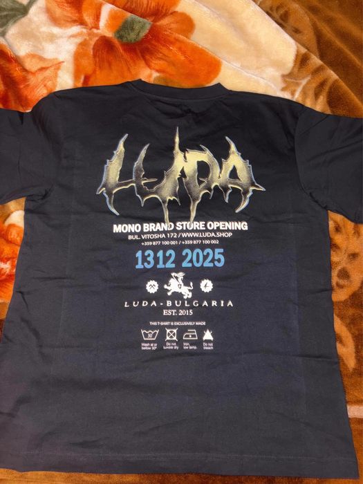 Продават се тениски на луда!