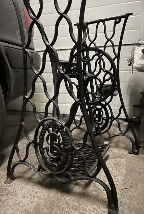 Продам .станину от швейной машины SINGER.