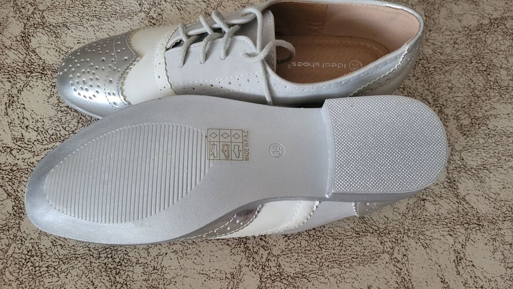 Продам женские туфли.