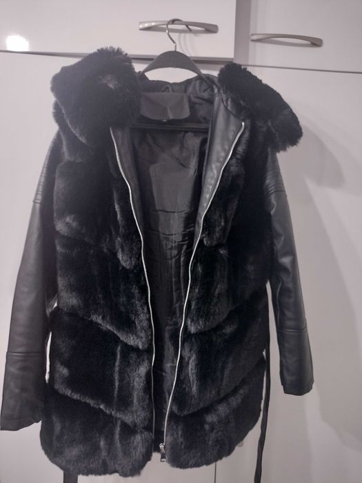 Дамско яке с качулка