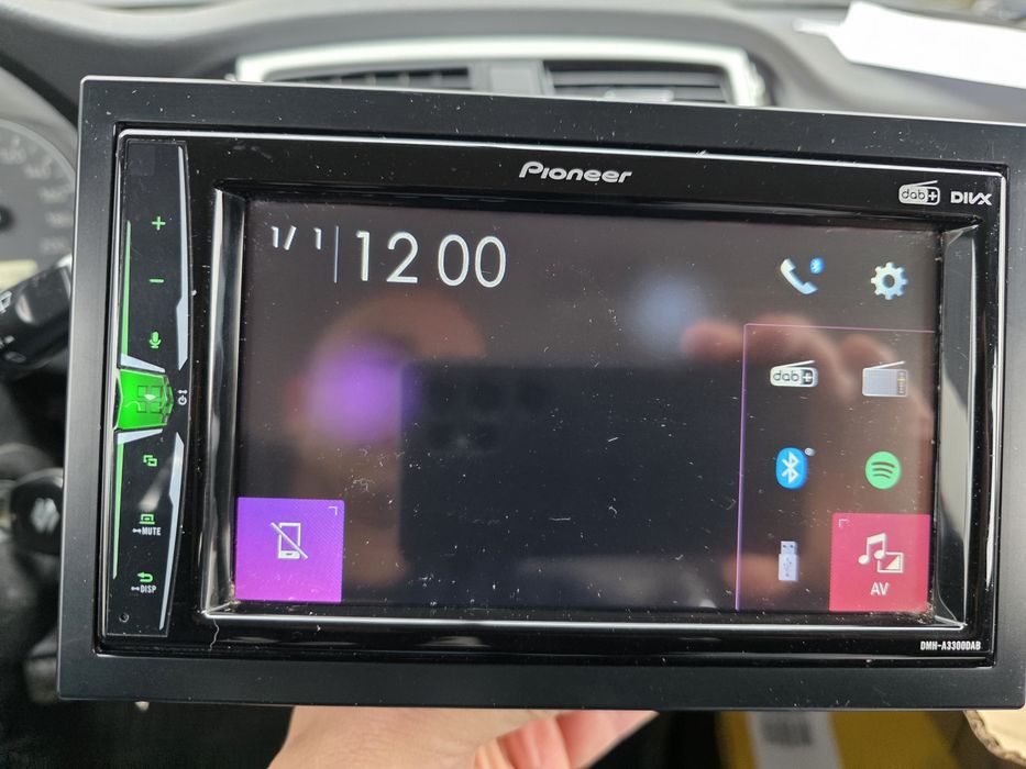 Продавам Pioneer DMH-A3300DAB