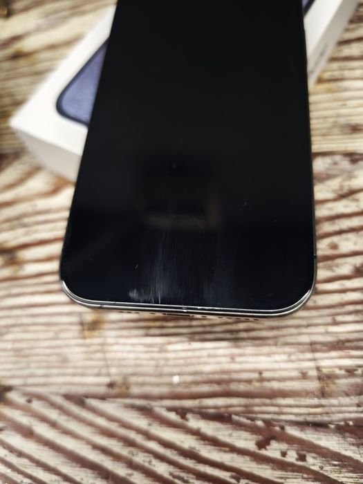 Vand Iphone 15 pro 2200 lei