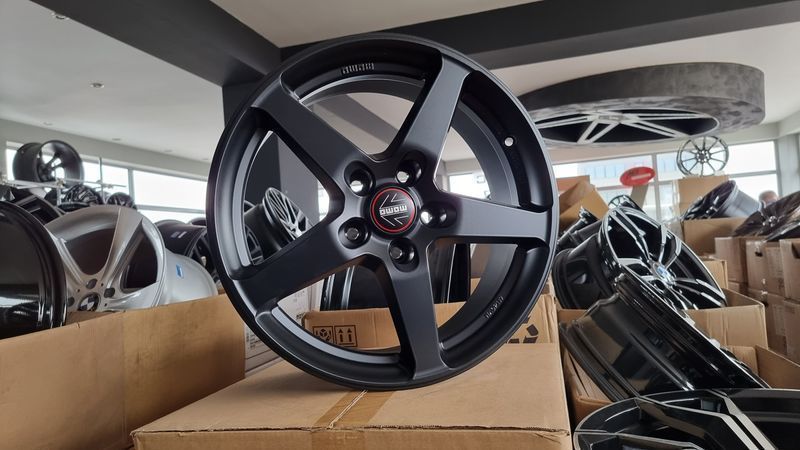 17цола 5x114.3 MOMO 5х114.3 Toyota Dacia Renaut Mazda
