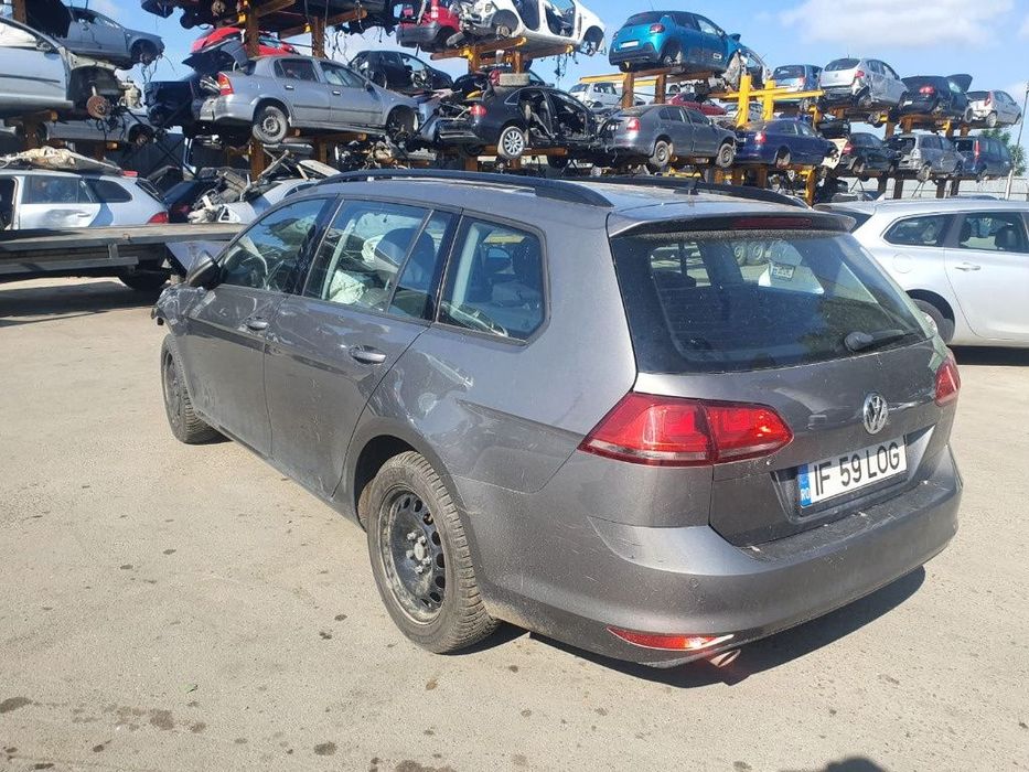 Dezmembrez VW Golf 7 motor 1.6tdi 110cp CXX dezmembrari piese cutie injectoare