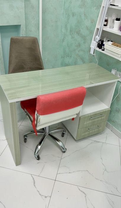 Продам маникюрные столы