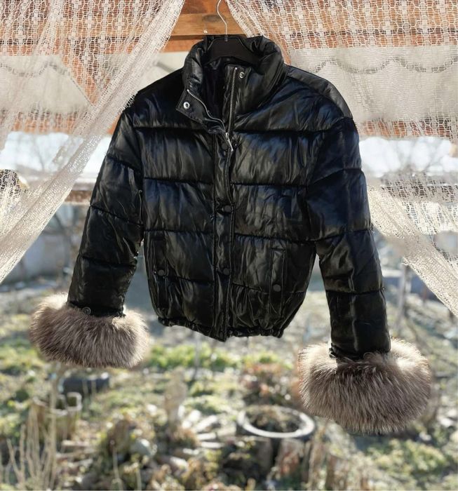 Зимно бомбер яке с естествен косъм на ръкавите