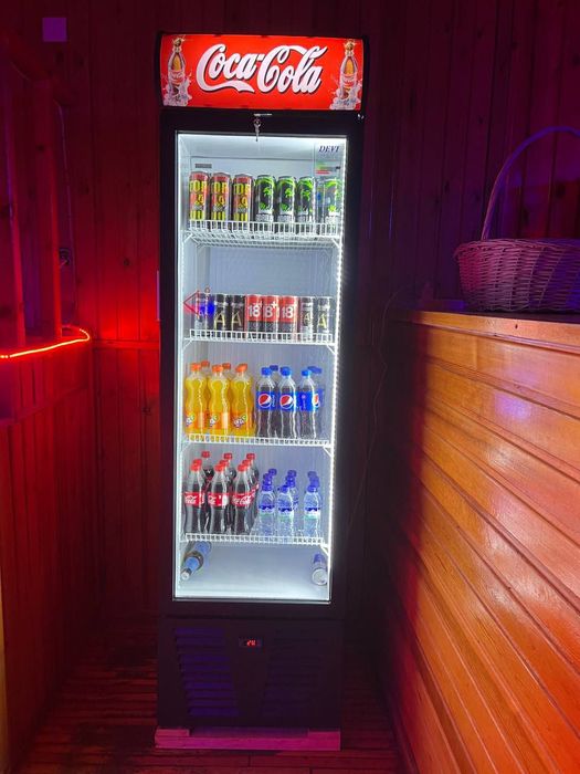 Скидка !!! Продается витриный холодильник