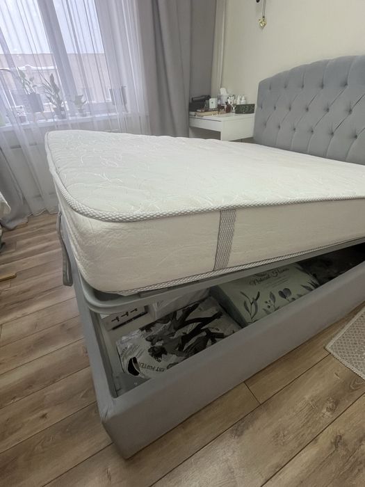 Двуспальная кровать