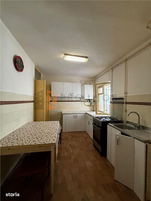 Apartament 3 camere cf 1 semidecomandat  zona Unirii Sud