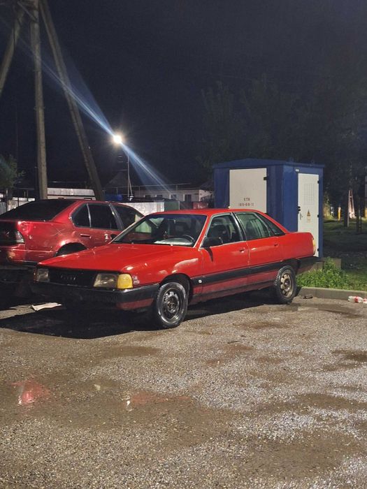 срочно продам ауди 100