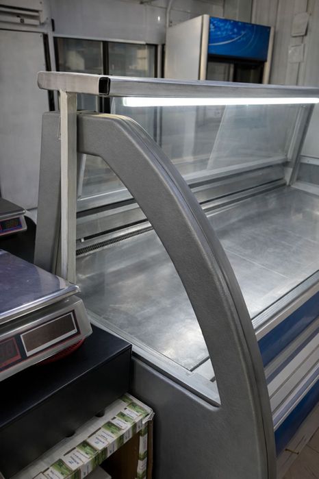 Витринные холодильники 3шт