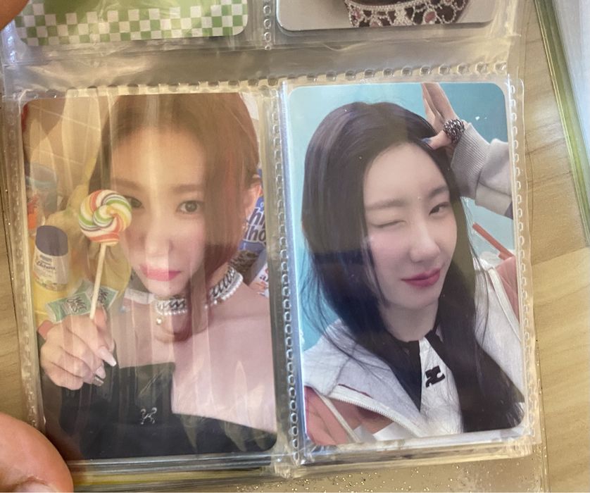 itzy chaeryeong photocards