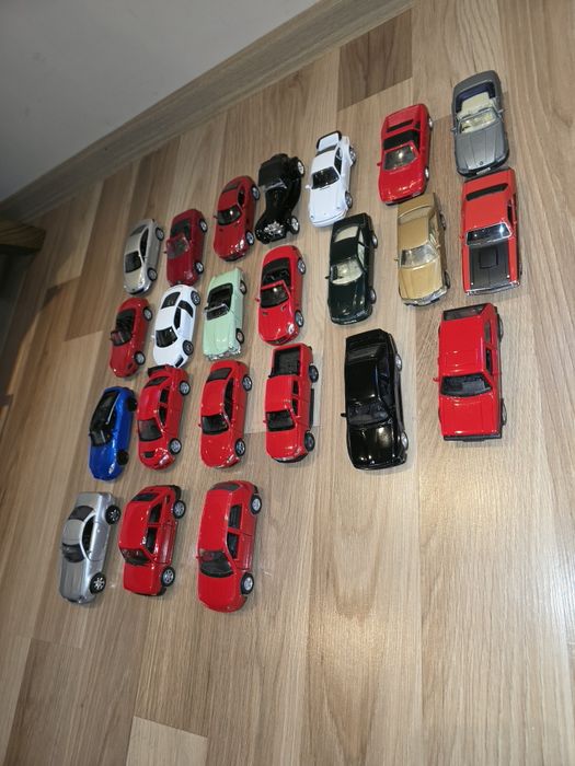 Метални колички (23 броя)