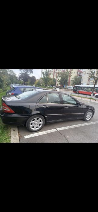 Vând Mercedes c220