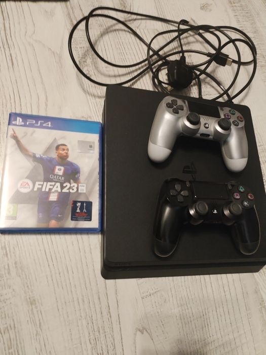 Consolă slim PS 4 cu 2 console și 1 joc FIFA