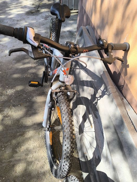 Vând două biciclete Cube Acid 200 Grey Red 200"