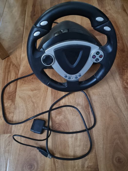 Vând Volan pentru PlayStation 2 și PlayStation 3