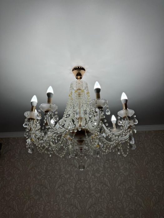 Красивая люстра