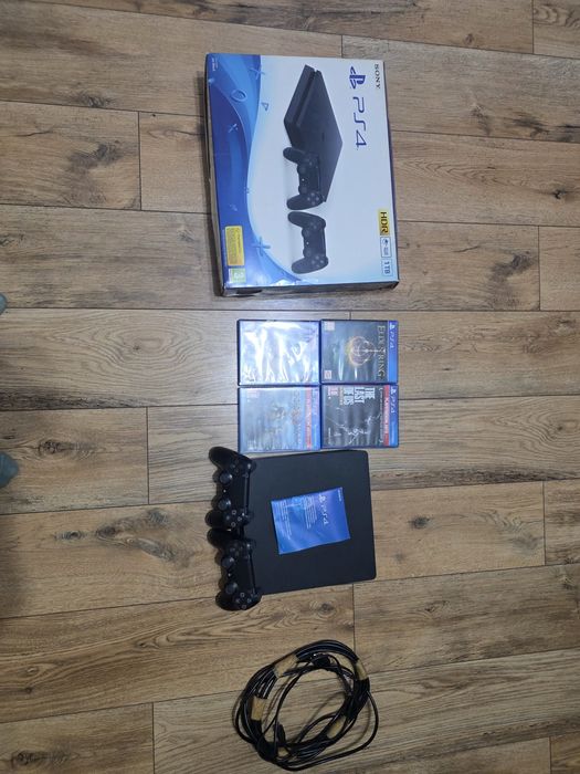 Vand PS 4 DE 1 TB slim