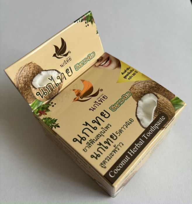 Избелваща паста за зъби с екстракт от кокос от Тайланд