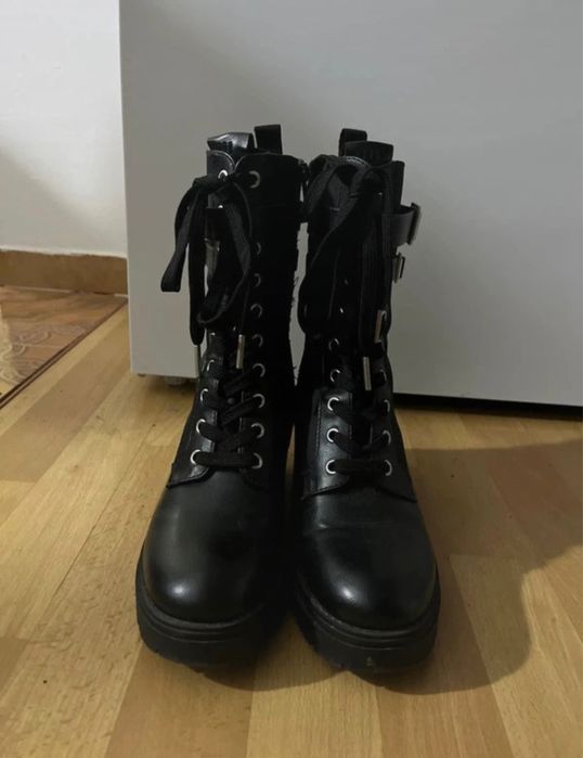 Ghete cu toc negre dama