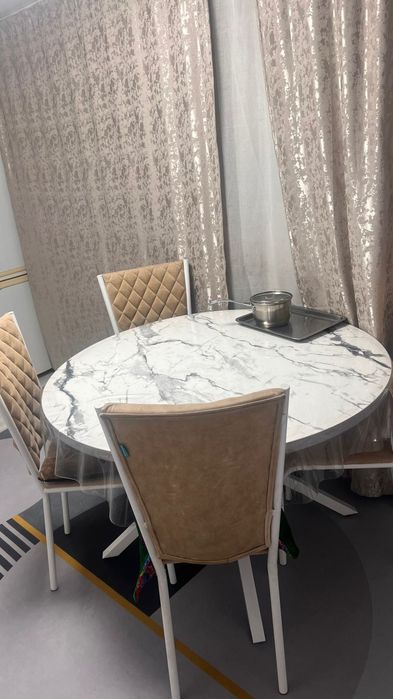 Кухонный стол, со стулями