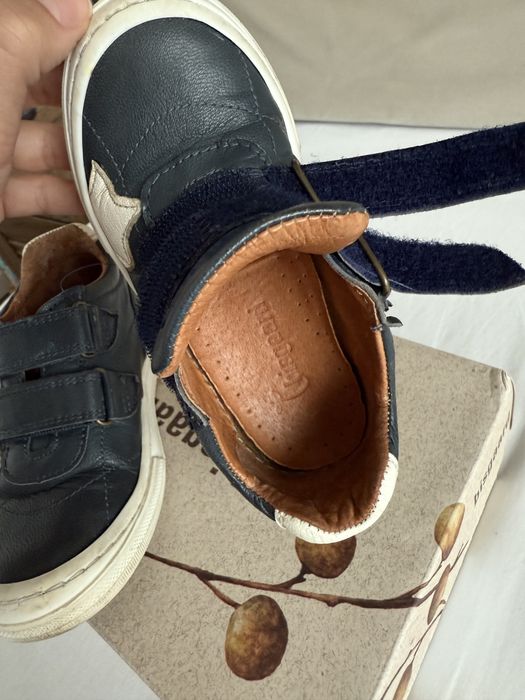 Tenesi Bisgaard. Exterior si brant din piele, masura 26