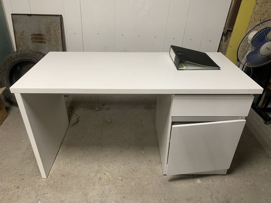 Продам стол Икеа покупался за 120 тыщ