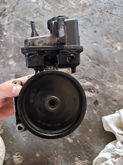 Хидравлична помпа Mercedes E200 W212