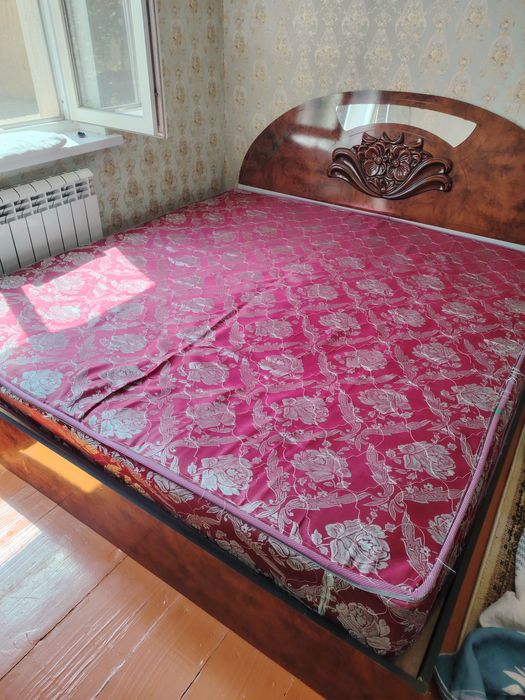 Кровать с матроцом.