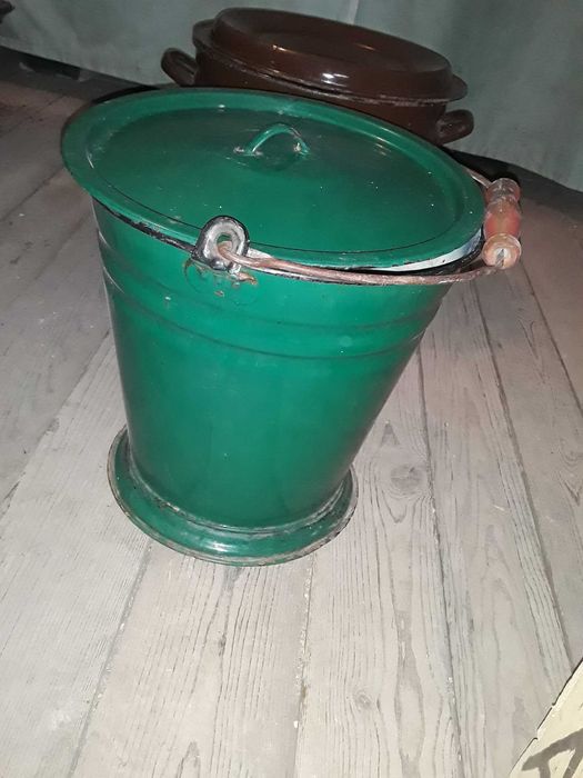Ведро эмалированное с крышкой