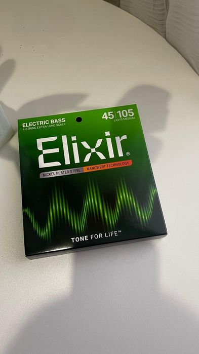 Бас гитара в очень хорошем состоянии.