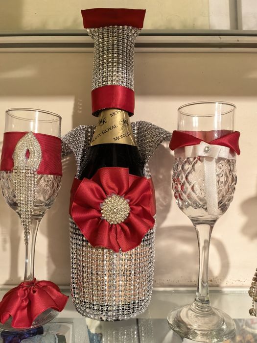 Шампанско и чаши