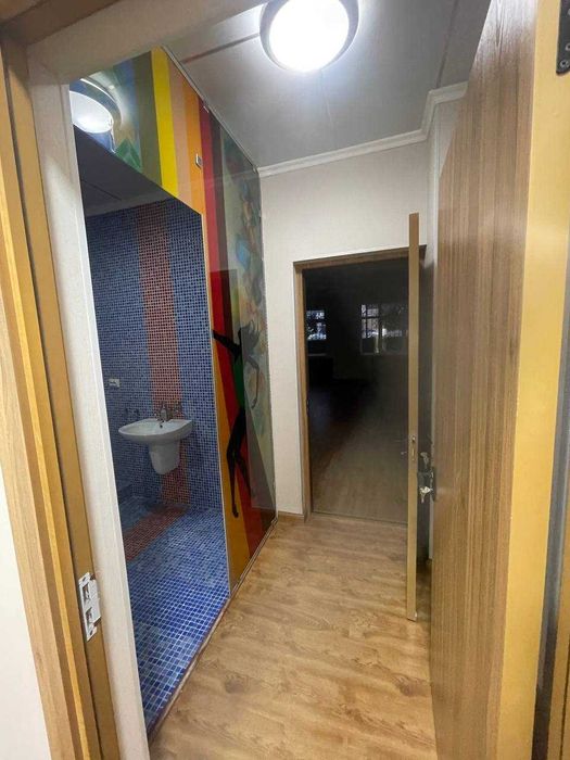 Офис 500м центр города, ул.Моштабиб, первая линия с ремонтом (ЛА)