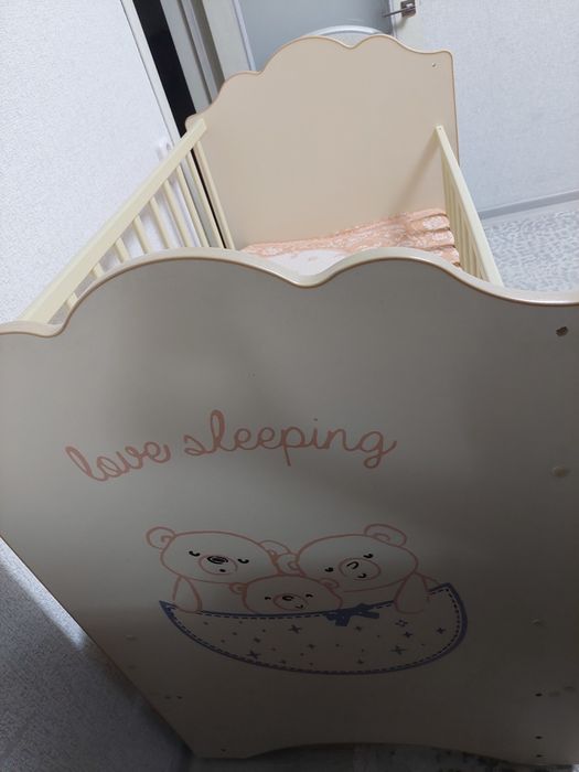 Продаётся детский кроватка с маятником