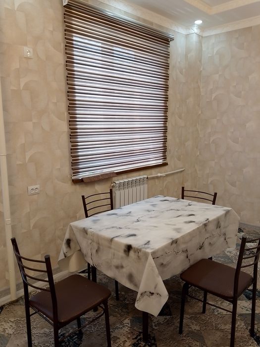 Uy sotiladi narxini kelishamiz .