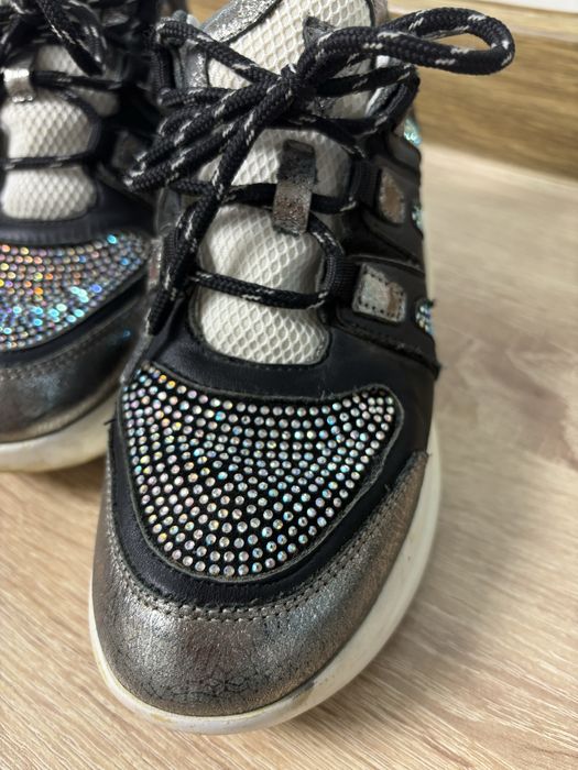 Adidasi piele superbi