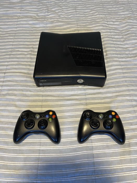 XBOX 360S kinect in stare buna de functionare, 20+ jocuri